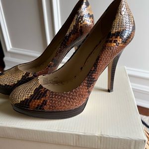 Coach Python Pumps